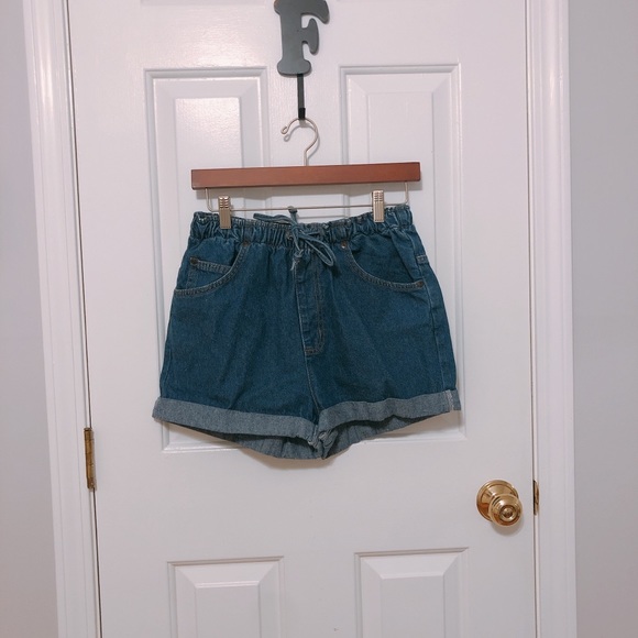 Urban Outfitters Oversized Denim Shorts - Picture 4 of 5
